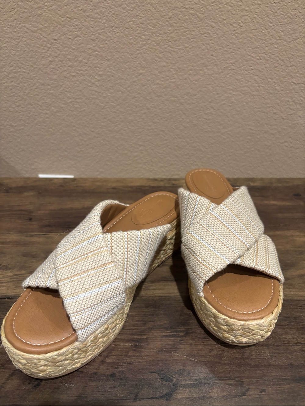 Universal Thread Cream Cross-Band Espadrille Platform Sandals